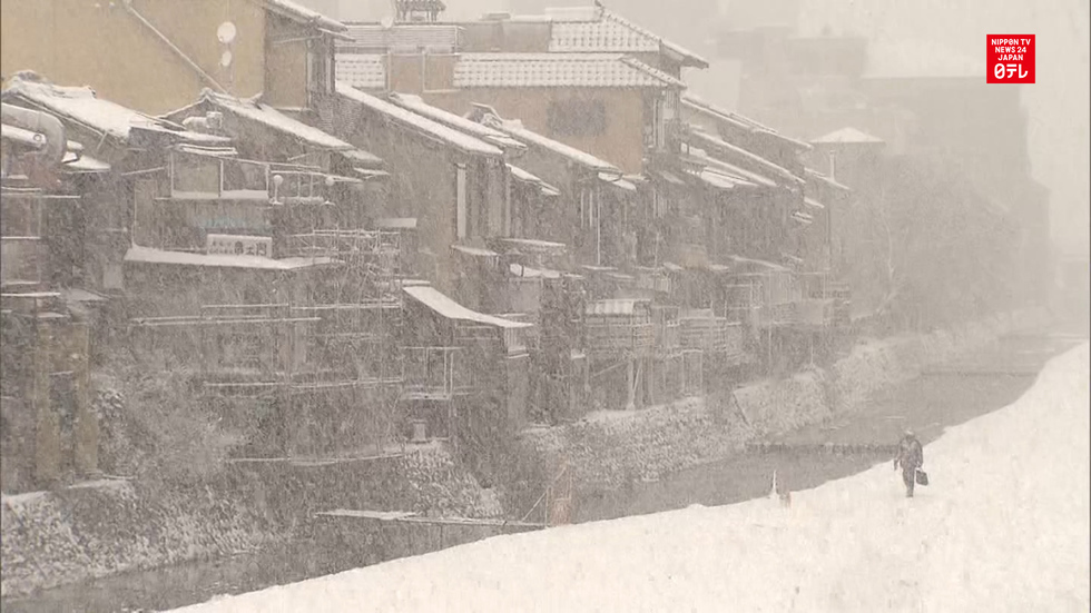 Snow engulfs Japan