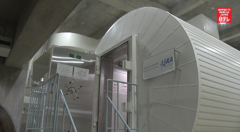 Eight men to spend two weeks in space simulator