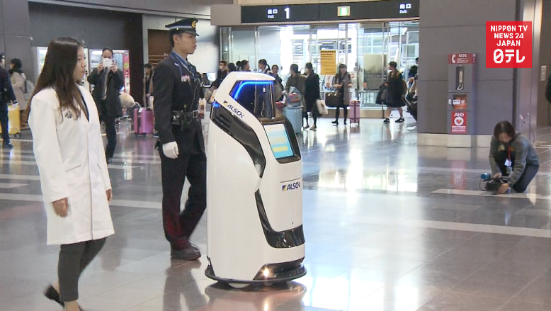 Airport robots get real-world test  