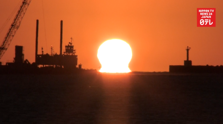 Winter daruma sun appears off western Japan