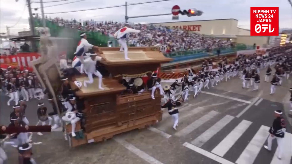Kishiwada Danjiri festival electrifies crowds 