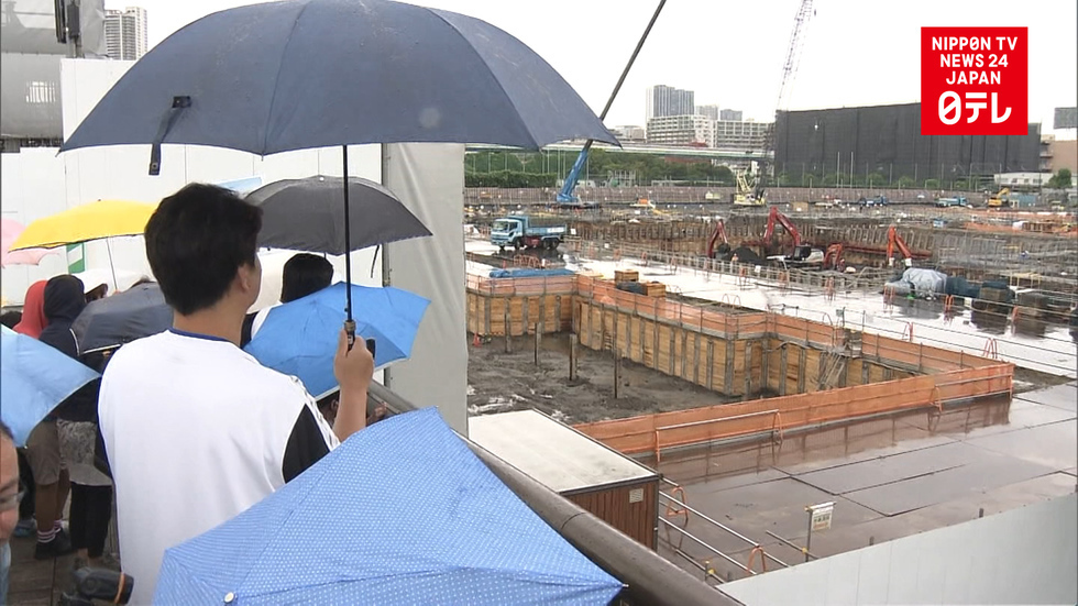 Tokyoites tour under-construction Olympic venues