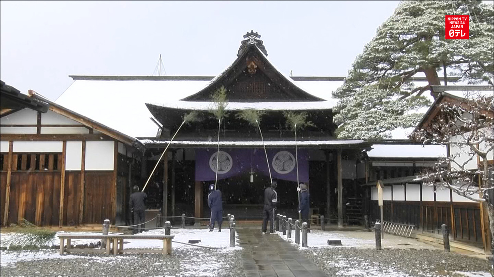 Year-end cleaning at historical landmark