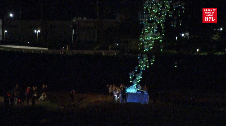 Blacklight balloon art enthralls festivalgoers 