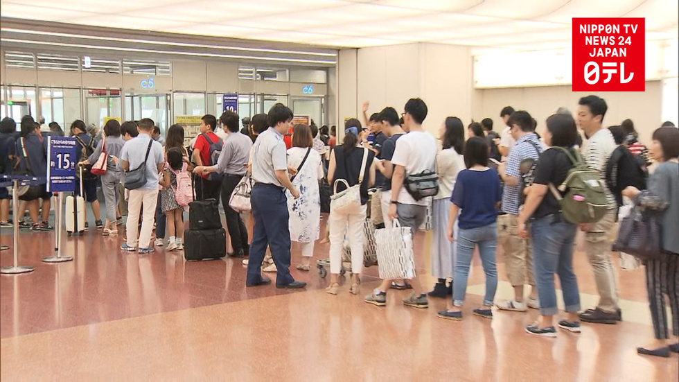 Obon holiday exodus begins at Haneda