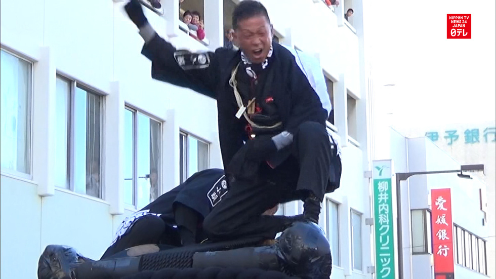 Shrines clash at festival