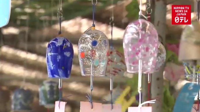 Wind bell market opens at Kawasaki temple