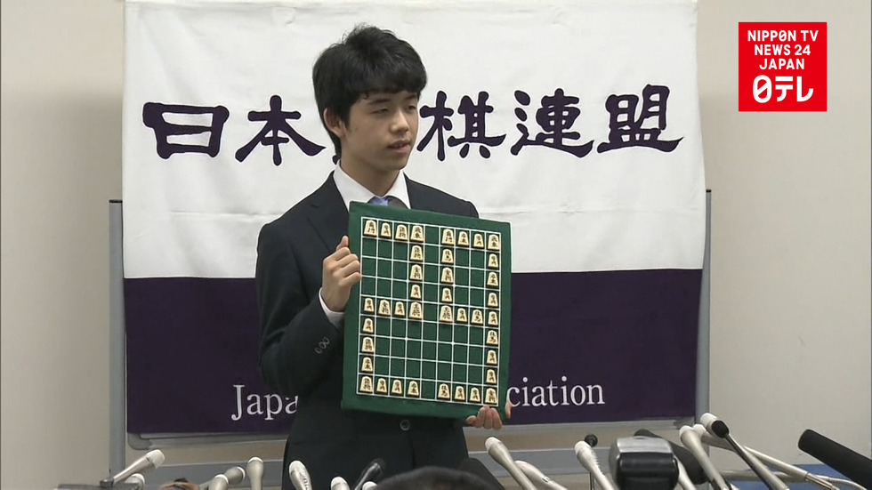 Shogi prodigy feted for record winning streak