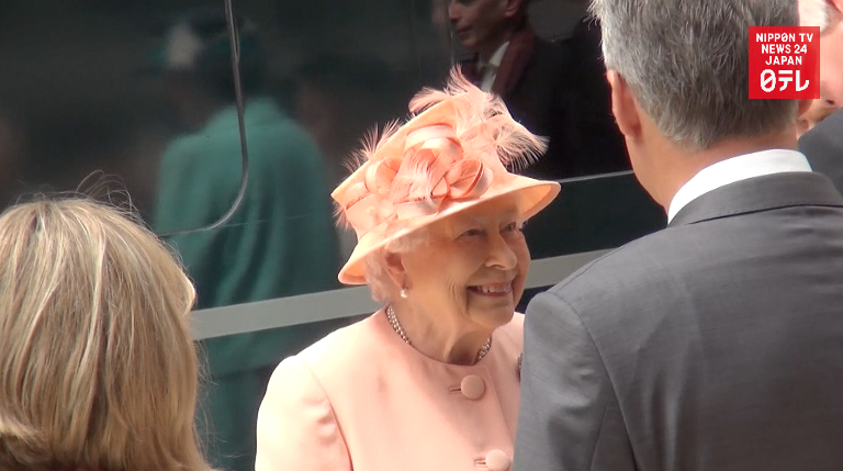 Queen Elizabeth says Japanese train 'comfortable'