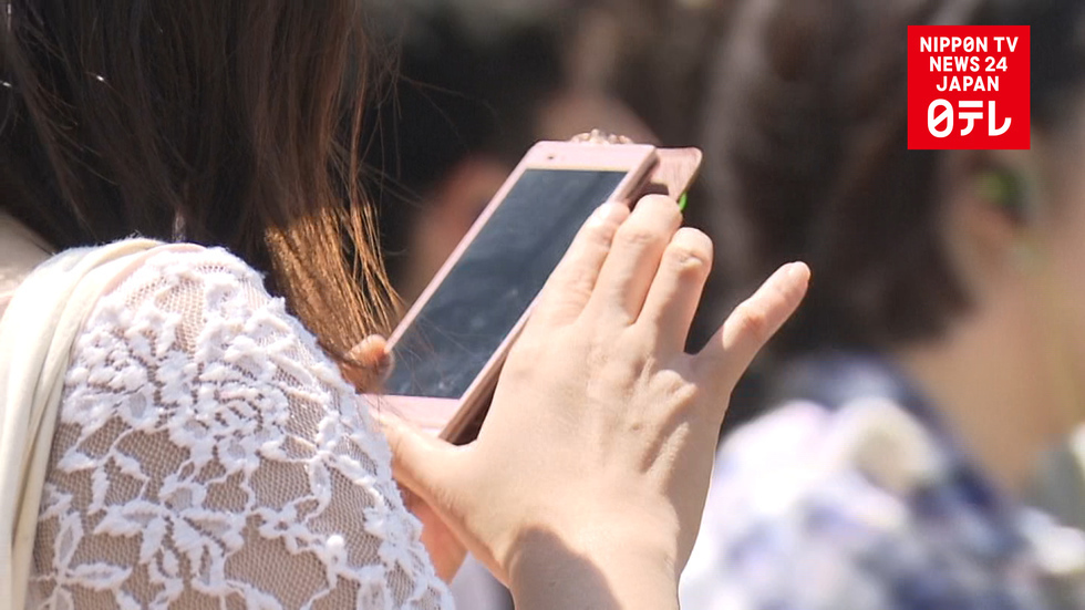 Smartphones top 50% of market 