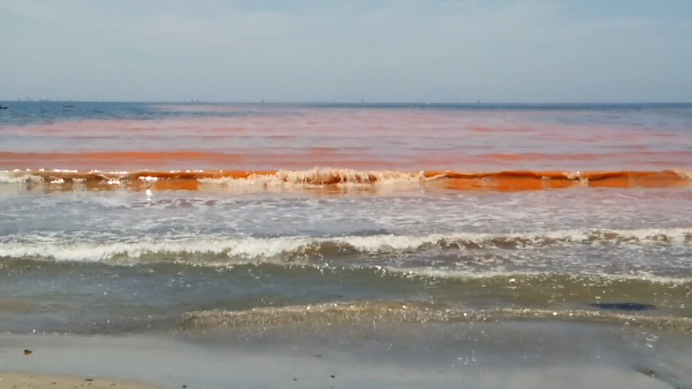 Red tide colors Kamakura beaches