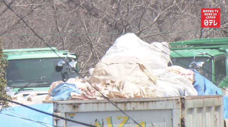 Trash collector finds ¥42m in cash