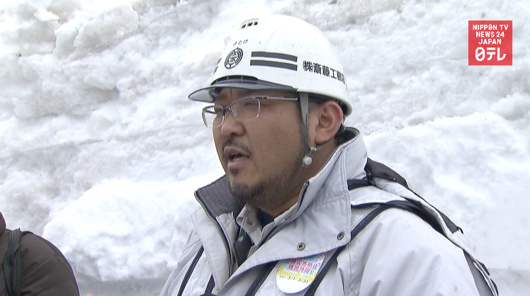 Spring snow clearing begins on Zao Echoline 