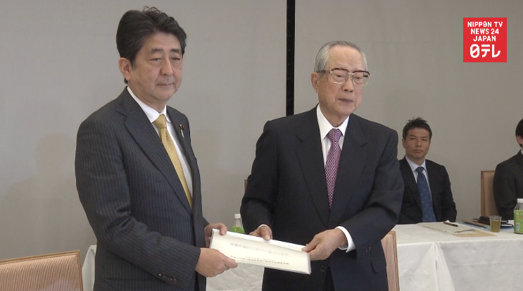 Panel summarizes abdication debate 