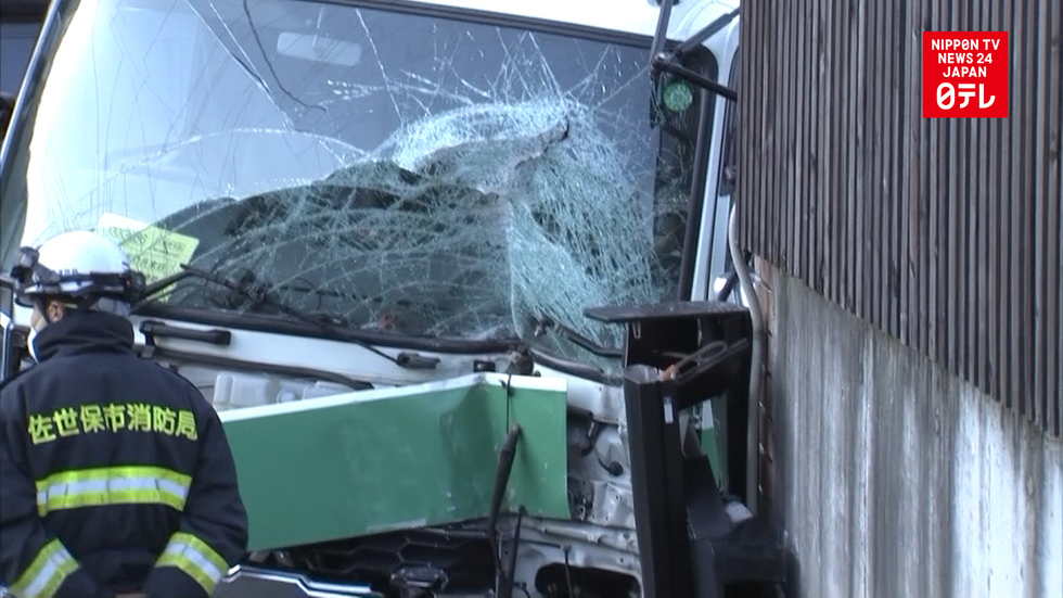 Hydrochloric acid flows into river