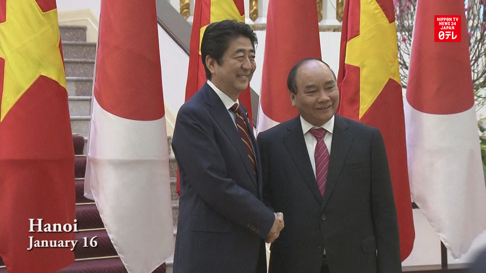 PM Abe meets Vietnam's Nguyen
