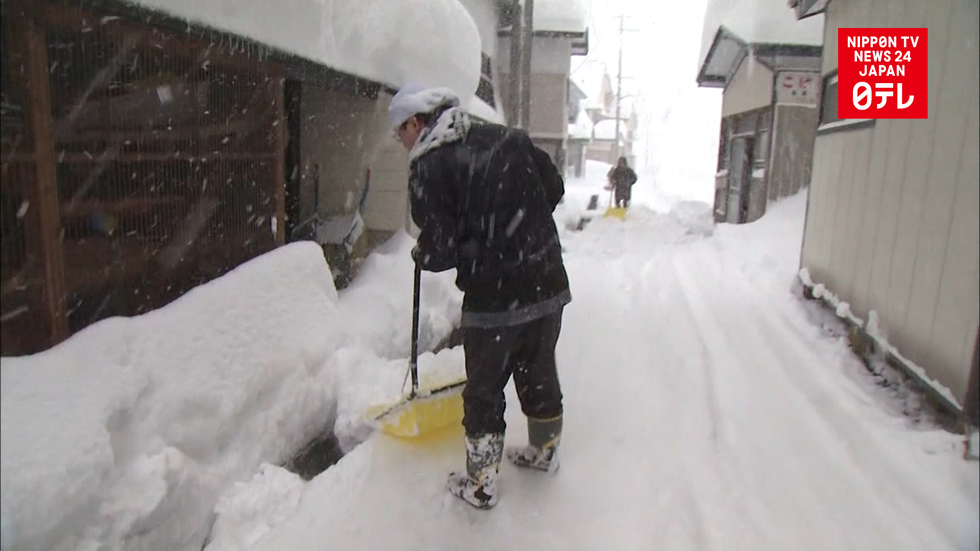 Snowstorms raging in northern Japan