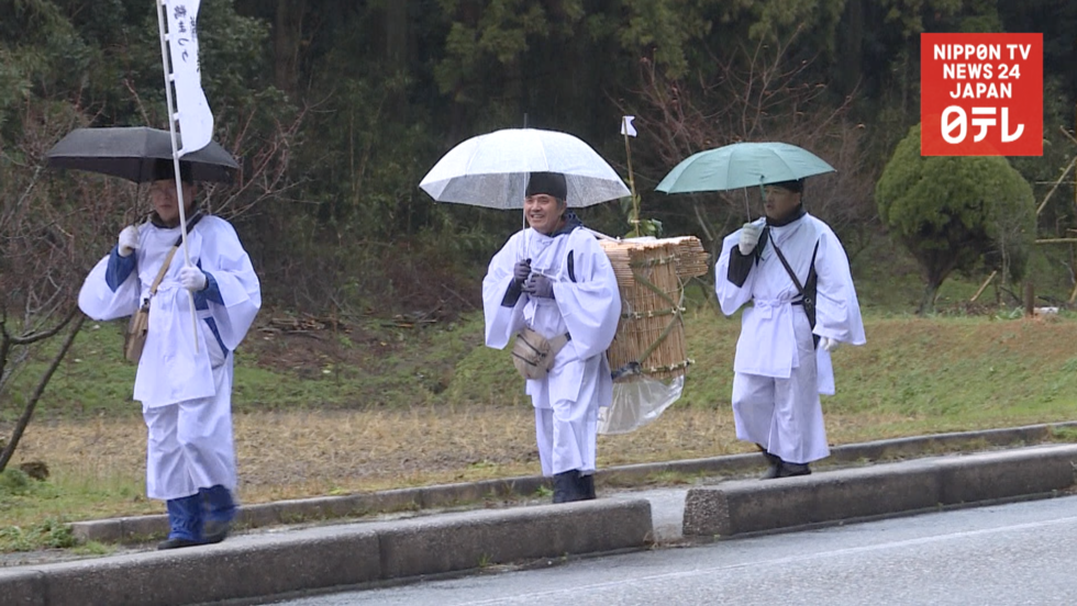 Ishikawa folk honor gods via cormorant festival
