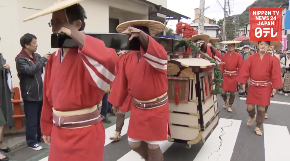 Samurai procession enlivens Hakone
