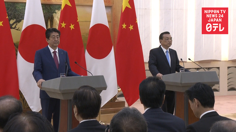 Abe, Li vow to improve ties 