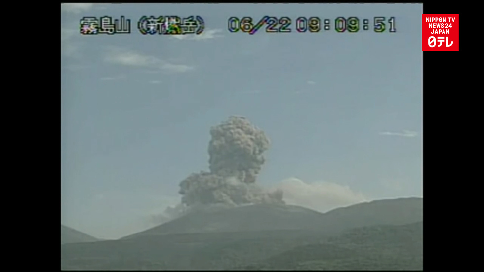 Mt.Shinmoe in Southwestern Japan erupts again