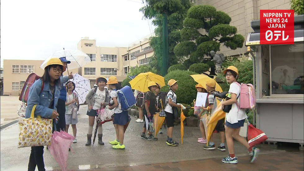 Kids back to school after quake 