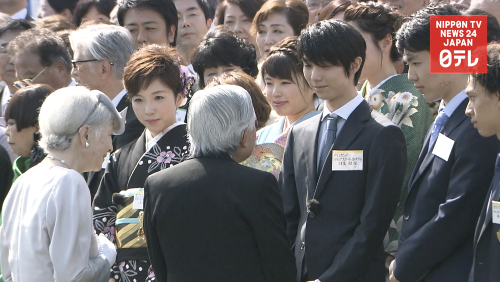 Hanyu joins 2000 at Imperial Couple's spring party  