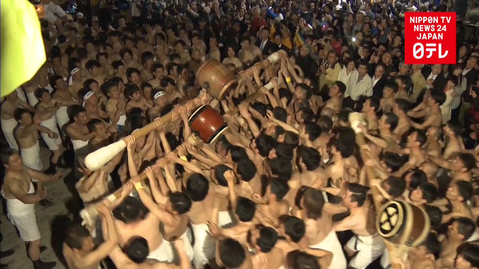 Traditional 'naked' festival enlivens Hida, central Japan