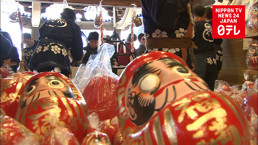 Daruma festival spurs spring hopes