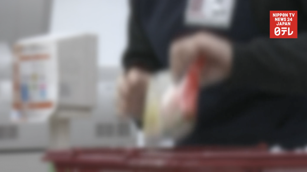 Japanese service workers mired in low productivity 