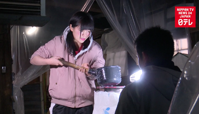 Idol group targets women with pink sake 