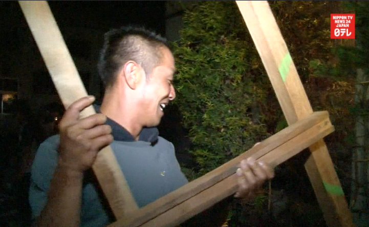 Mayor held hostage for an extra day off