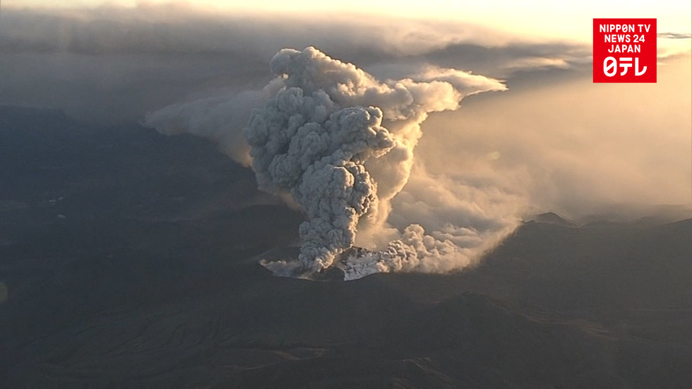 Mt. Shinmoe eruption increases in power 