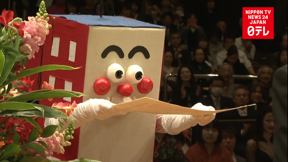 Students dress bizarrely for commencement