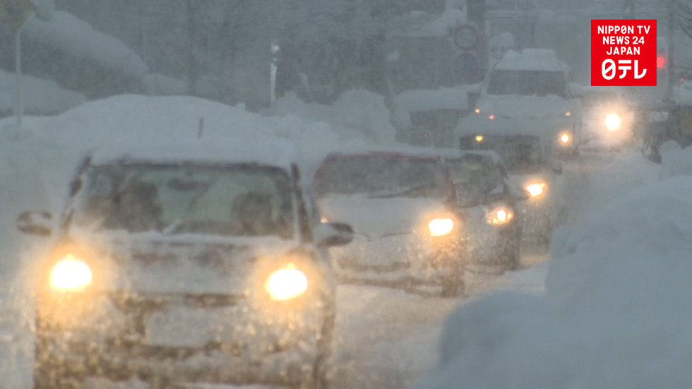 Heavy snow stops transportation in Fukui