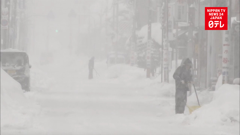 Heavy snow continues to slam Sea of Japan coast