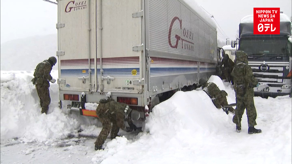 310 vehicles stuck third day in heavy snow