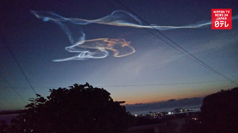 Aorora-like rocket trail entrances Kyushu 