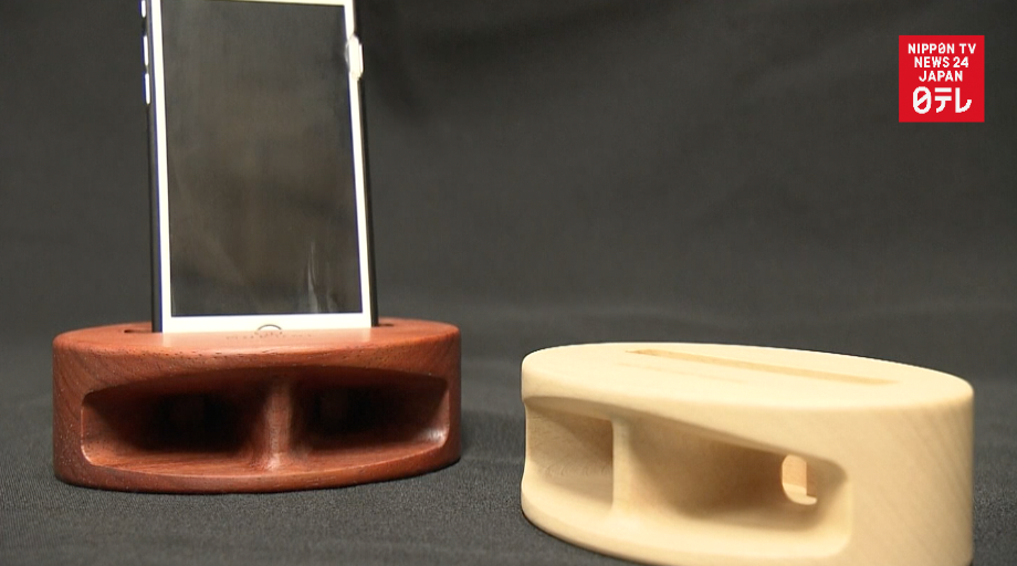 Low-tech speaker for high-tech phone 