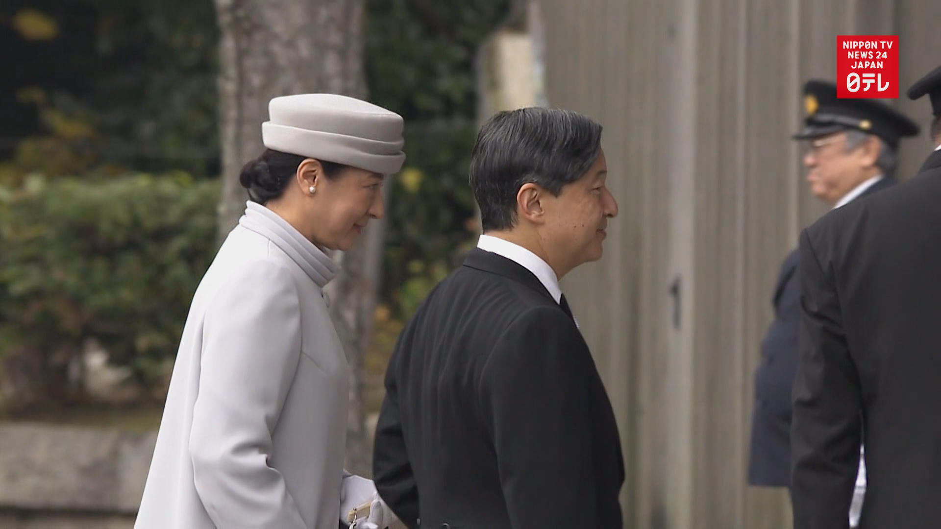 Imperial couple visits mausoleum of 1st emperor