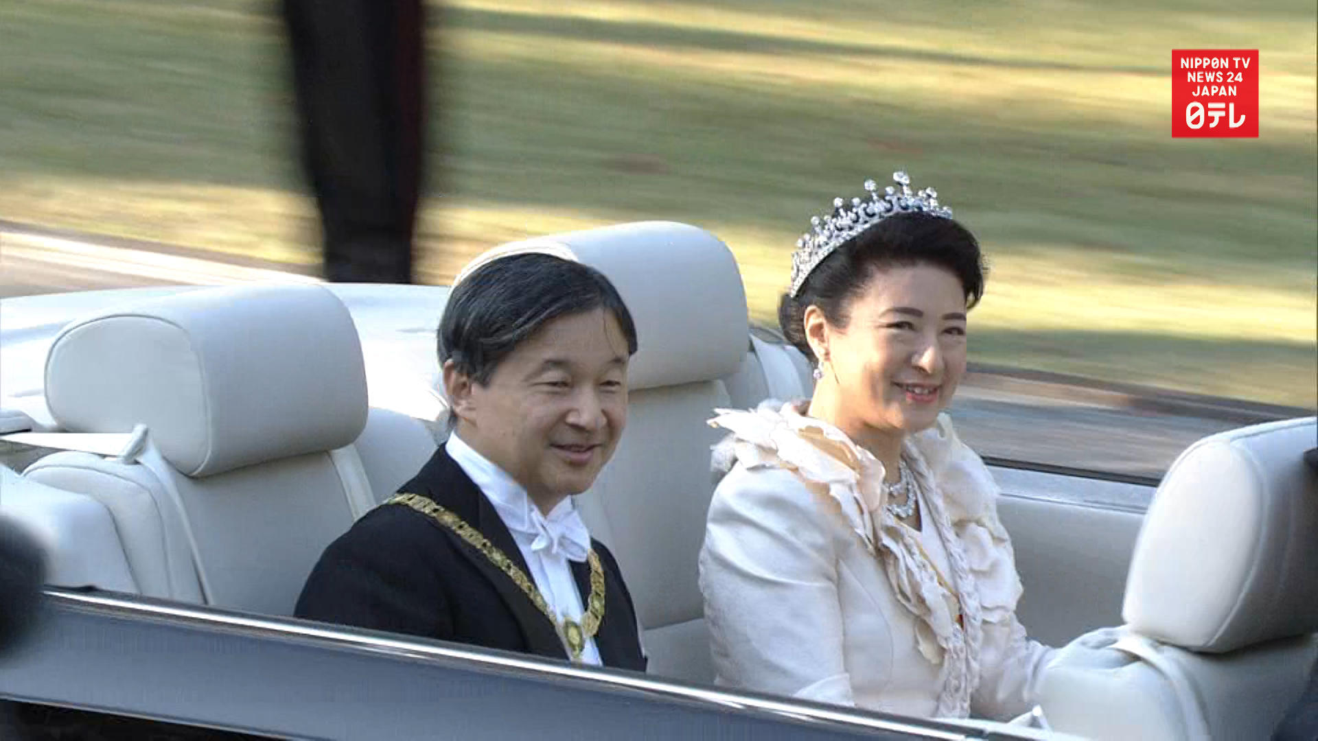 Emperor, empress parade through Tokyo