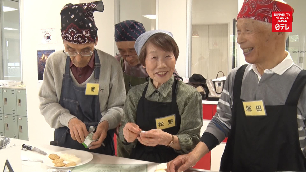 Cooking class for single seniors