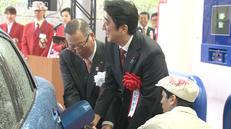 Abe calls for fuel-cell revolution