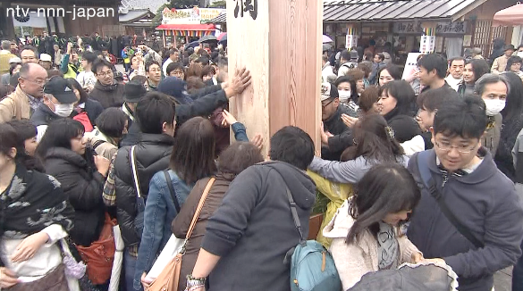 Crowds visit Nagano temple for luck  