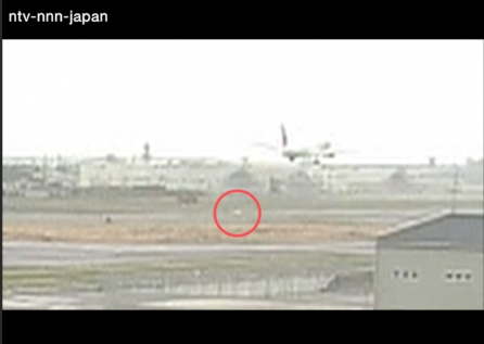 Plane narrowly avoids car on runway