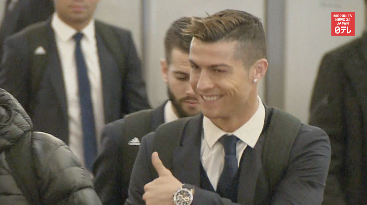 Real Madrid get wild welcome   