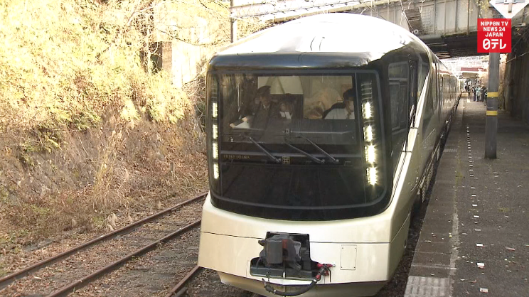 Luxury train Shikishima unveiled