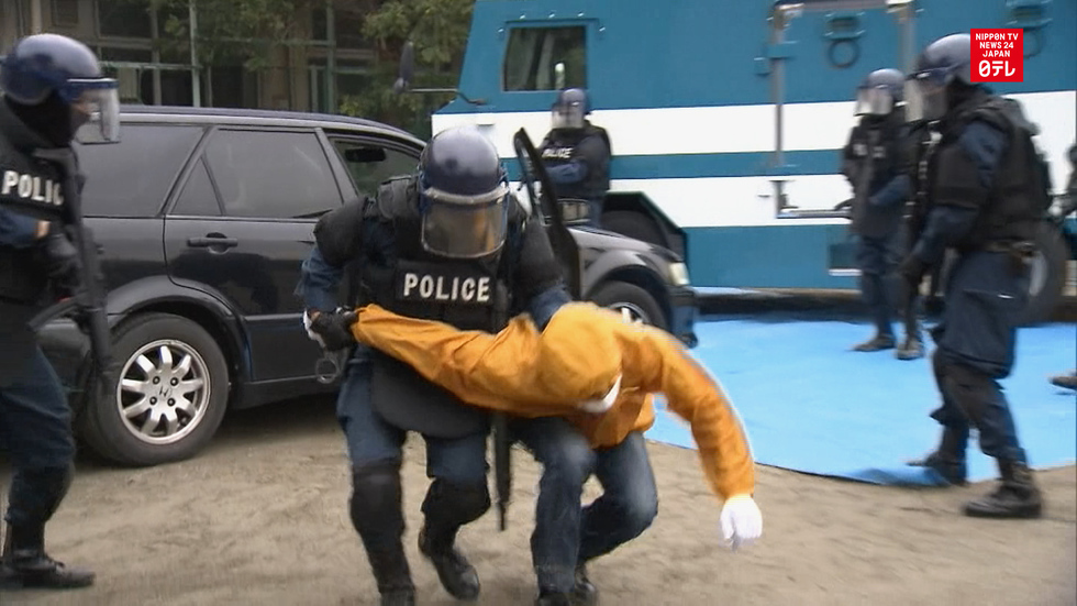 Tokyo police conduct anti-terrorism drill