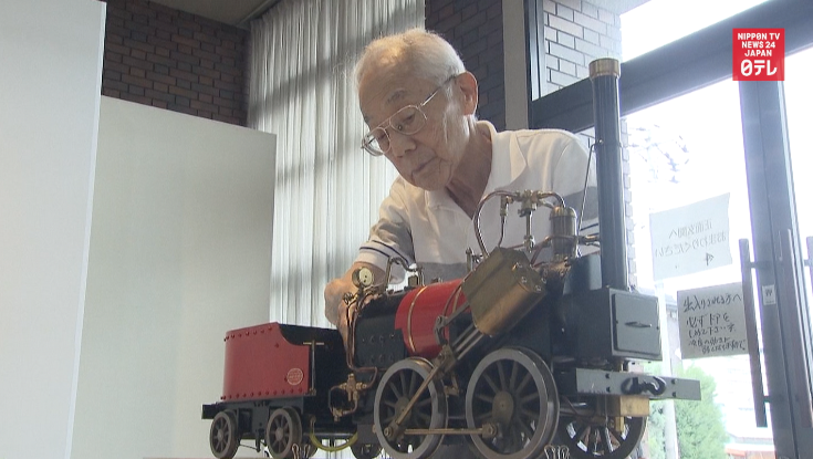 90-year-old hand-fashions vintage trains 