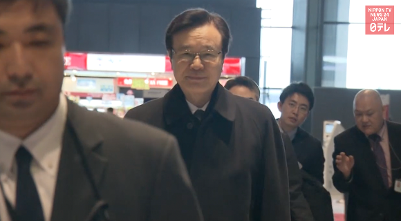 Abe's national security advisor leaves for Moscow